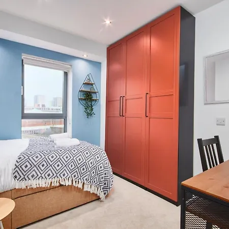 The Exquisite Penthouse Of Leeds - Parking